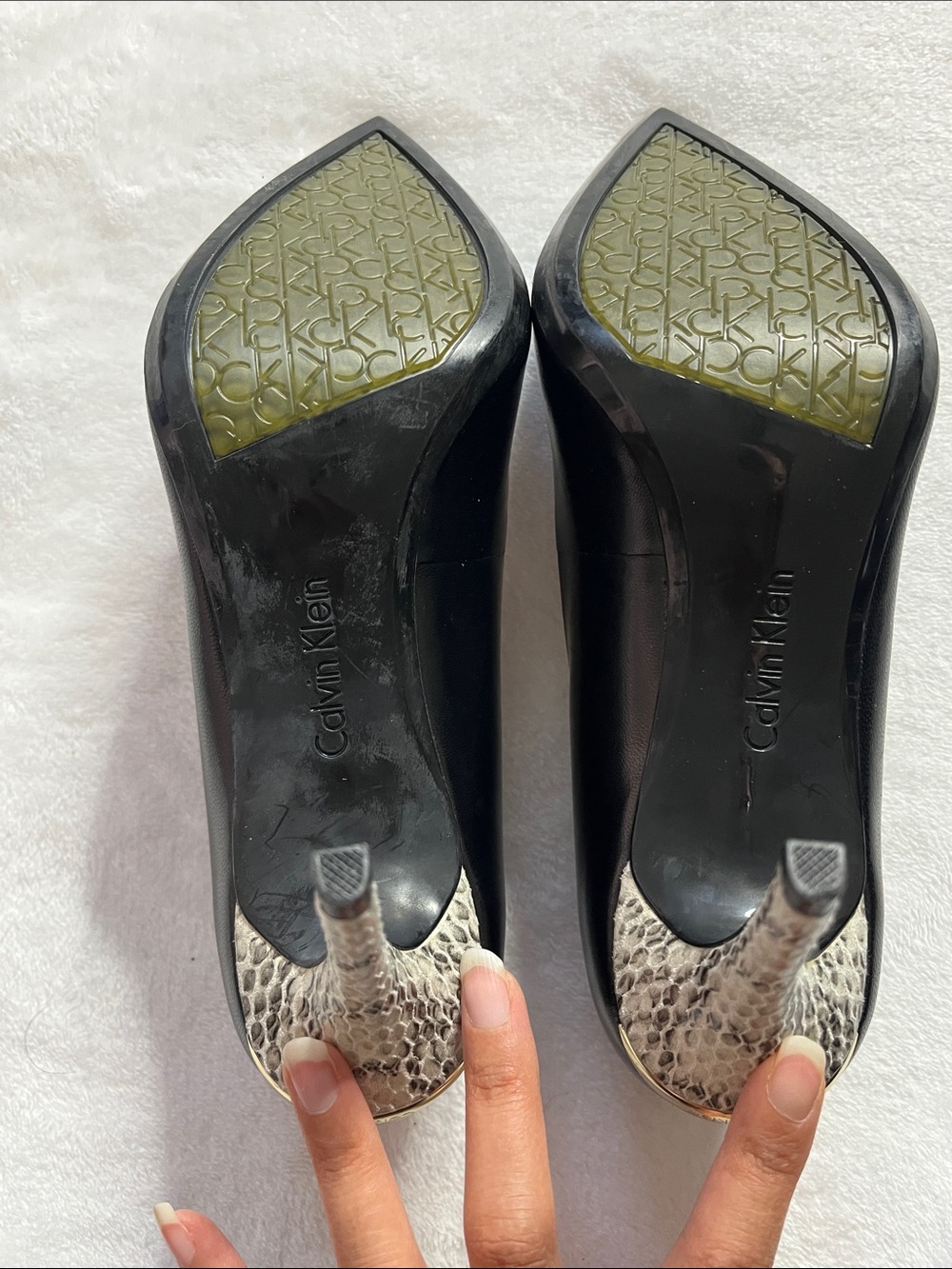Calvin Klein size 7 Stiletto Pumps w/ Textured Snake pattern heel - Picture 7 of 11